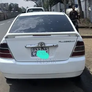 Toyota Corolla 2000 White