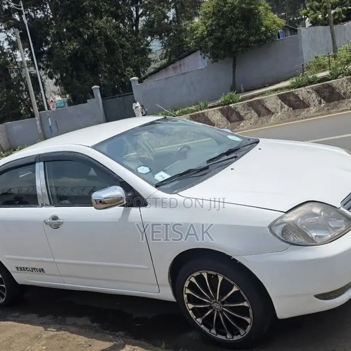 Toyota Corolla 2000 White