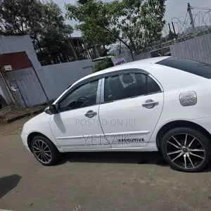 Toyota Corolla 2000 White
