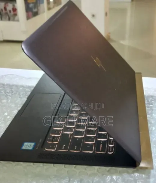 New Laptop HP Spectre 8GB Intel Core i7 SSD 512GB