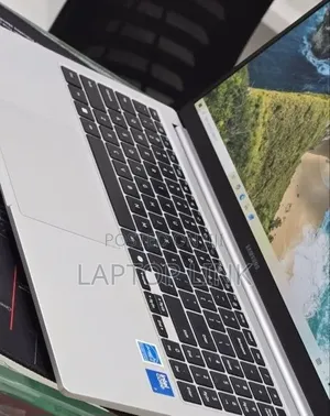 New Laptop Samsung Galaxy Book4 16GB Intel Core 7 SSD 512GB