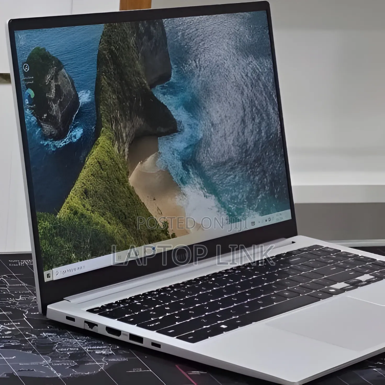 New Laptop Samsung Galaxy Book4 16GB Intel Core 7 SSD 512GB