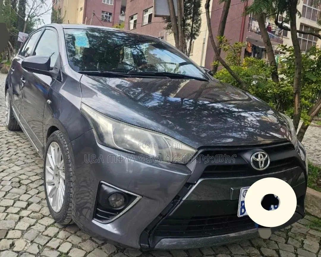 Toyota Yaris 2015 Gray