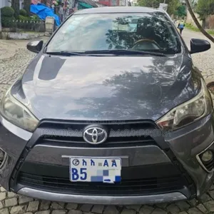 Toyota Yaris 2015 Gray