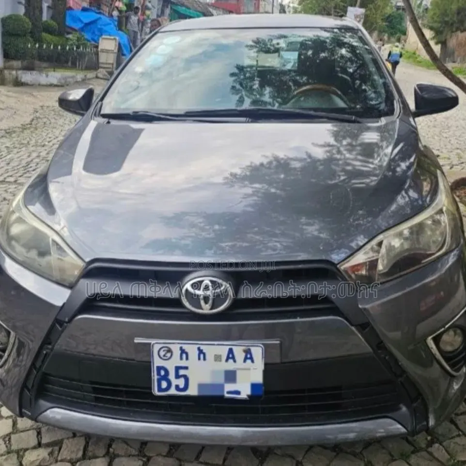 Toyota Yaris 2015 Gray
