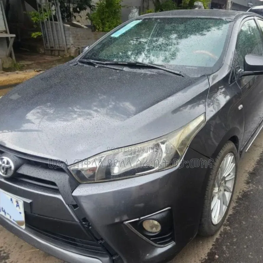 Toyota Yaris 2015 Gray