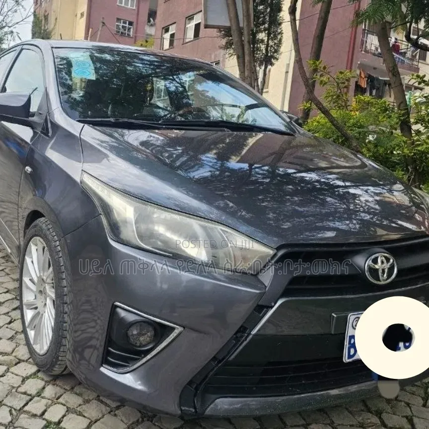 Toyota Yaris 2015 Gray