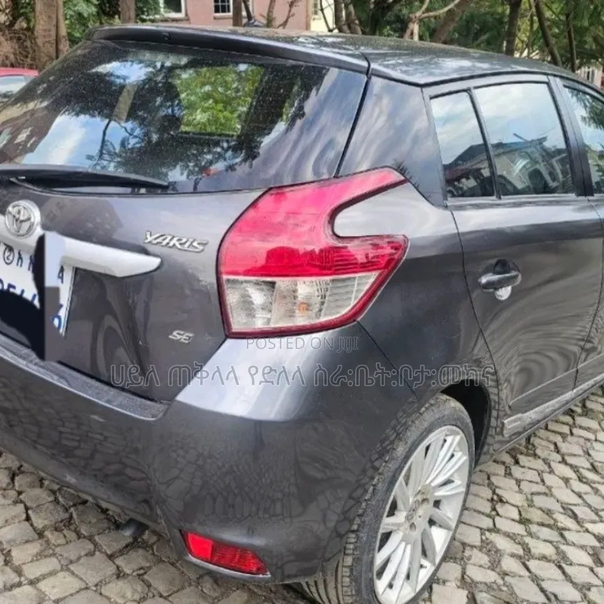 Toyota Yaris 2015 Gray