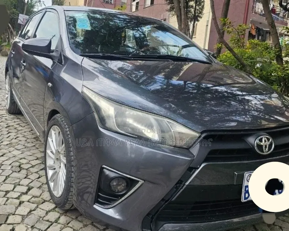 Toyota Yaris 2015 Gray