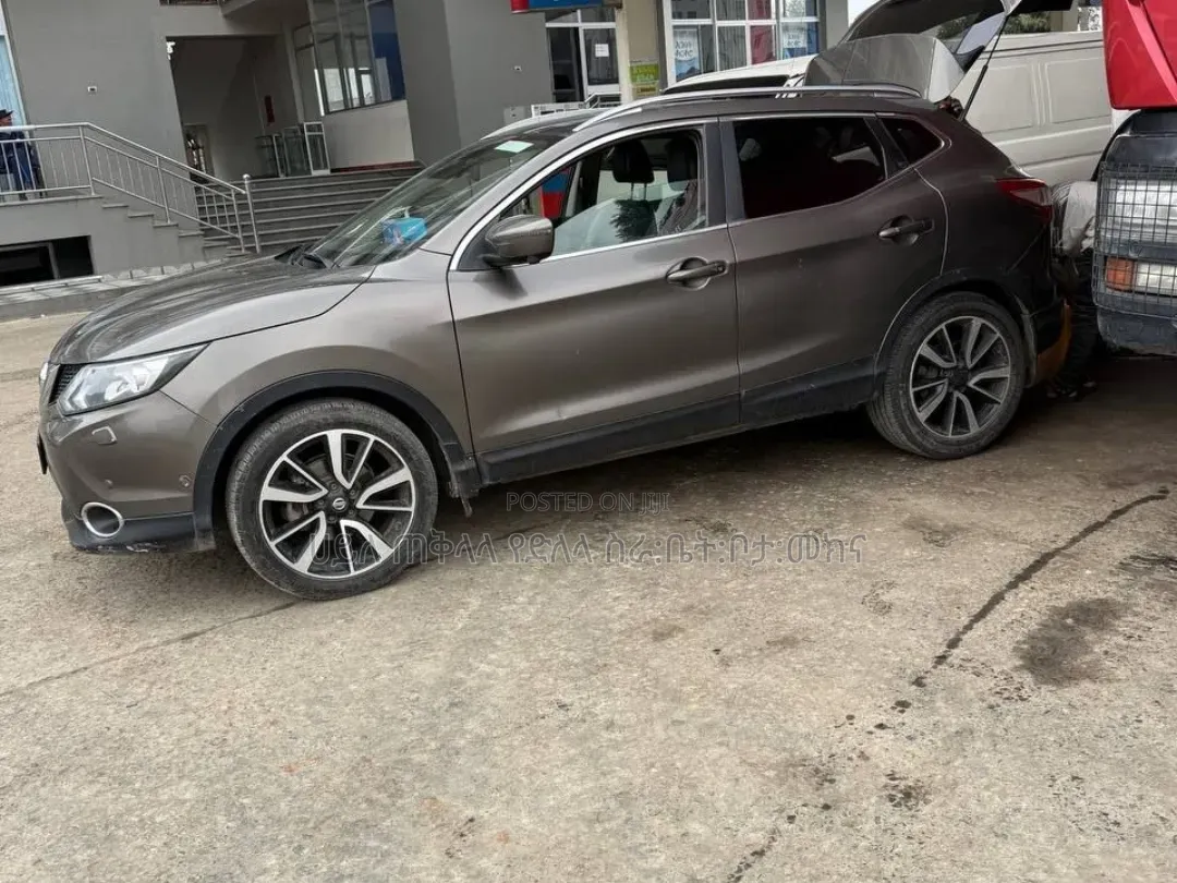 Nissan Qashqai 2016 Pink