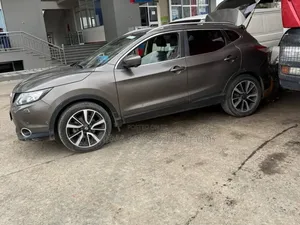 Nissan Qashqai 2016 Pink