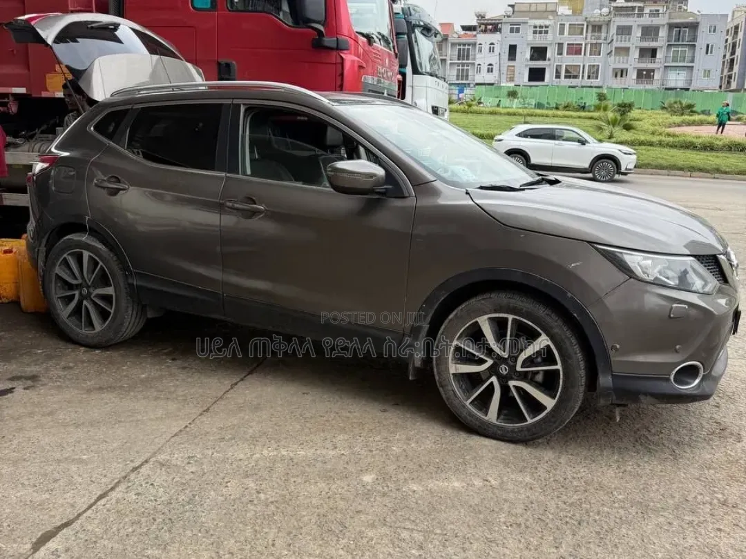 Nissan Qashqai 2016 Pink