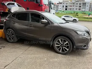 Nissan Qashqai 2016 Pink