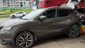 Nissan Qashqai 2016 Pink