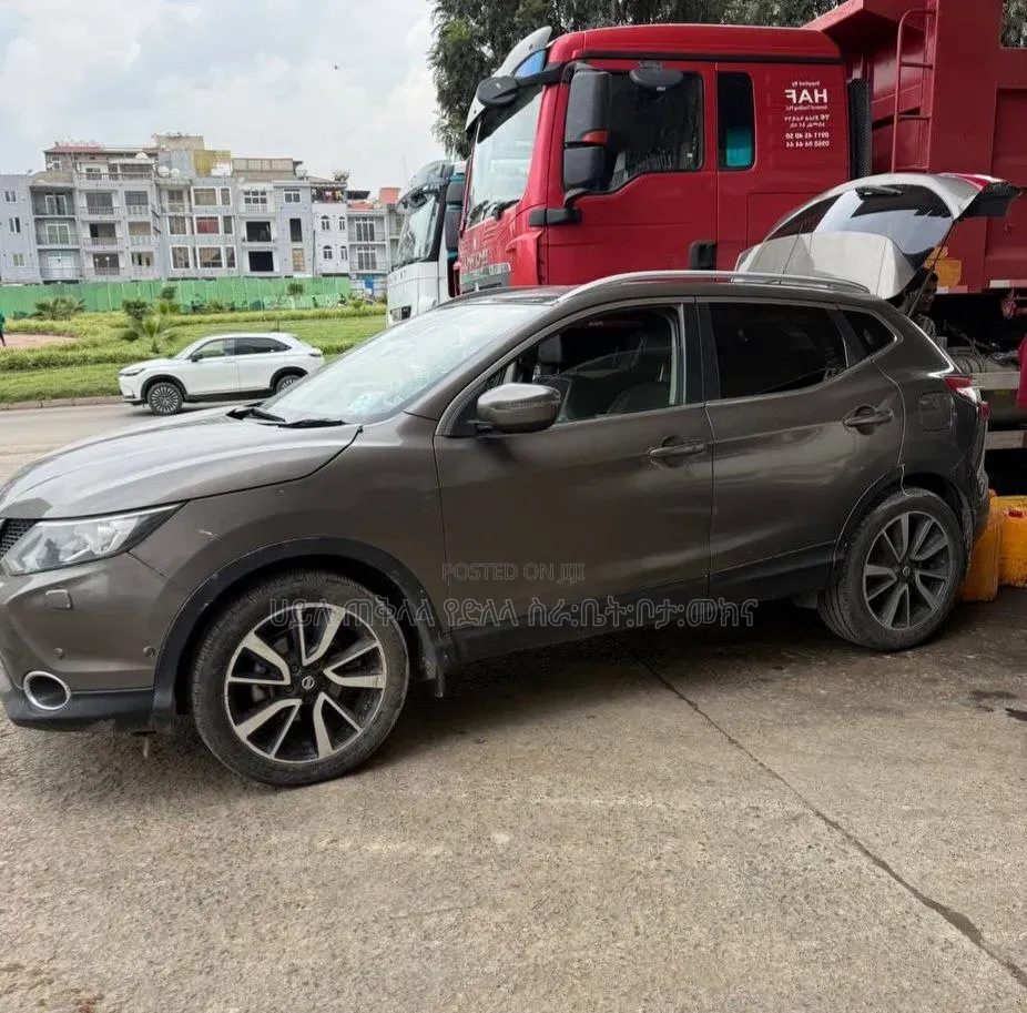 Nissan Qashqai 2016 Pink