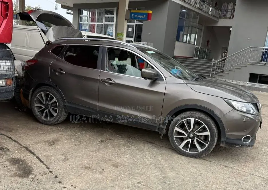 Nissan Qashqai 2016 Pink