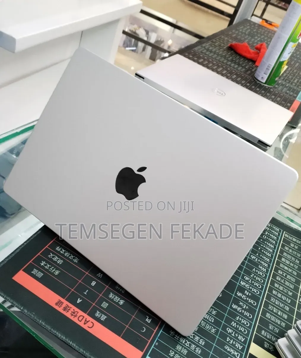 New Laptop Apple 16GB Apple M5 SSD 512GB