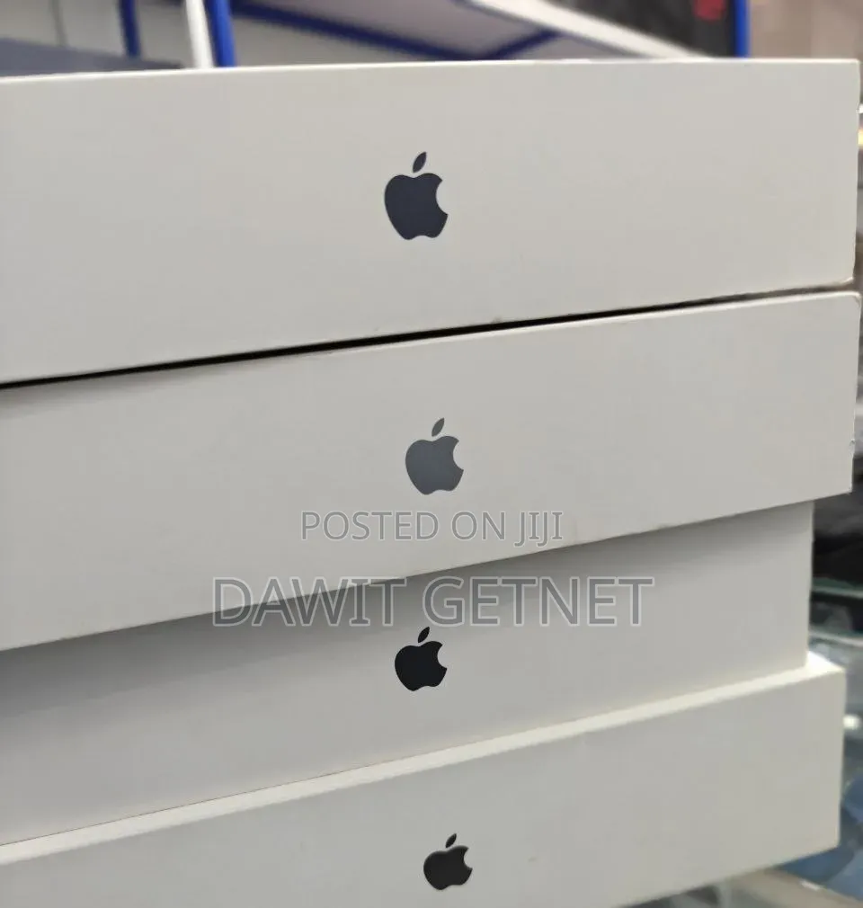 New Laptop Apple MacBook Pro 2025 M5 32GB Apple M5 SSD 2T