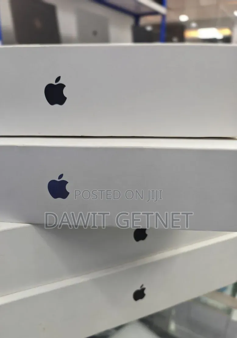 New Laptop Apple MacBook Pro 2025 M5 32GB Apple M5 SSD 2T