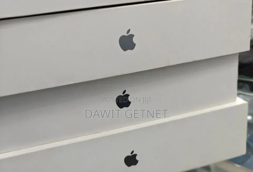 New Laptop Apple MacBook Pro 2025 M5 32GB Apple M5 SSD 2T