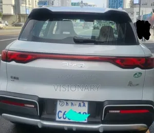 BYD Yuan Up 2025 Silver