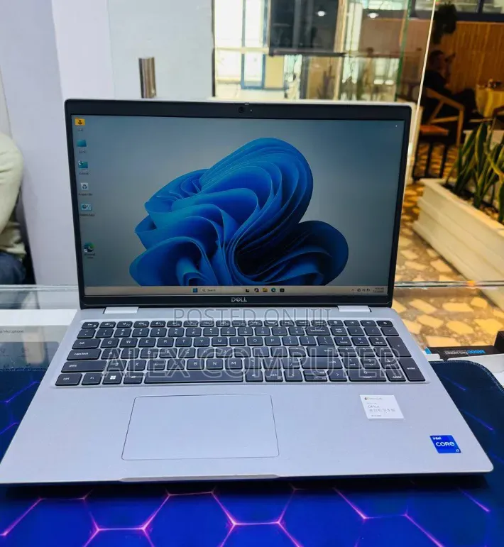 New Laptop Dell Precision 3581 16GB Intel Core i7 SSD 512GB