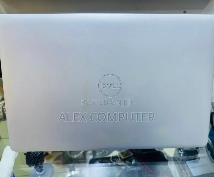 New Laptop Dell Precision 3581 16GB Intel Core i7 SSD 512GB
