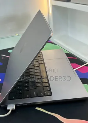 New Laptop Apple MacBook Pro 2023 M3 8GB Apple M3 Pro SSD 512GB