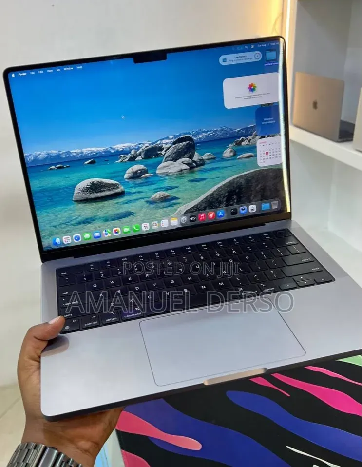 New Laptop Apple MacBook Pro 2023 M3 8GB Apple M3 Pro SSD 512GB