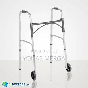 Walking Frame Rehabilitation With 4 Wheels恐弩braces Are Located