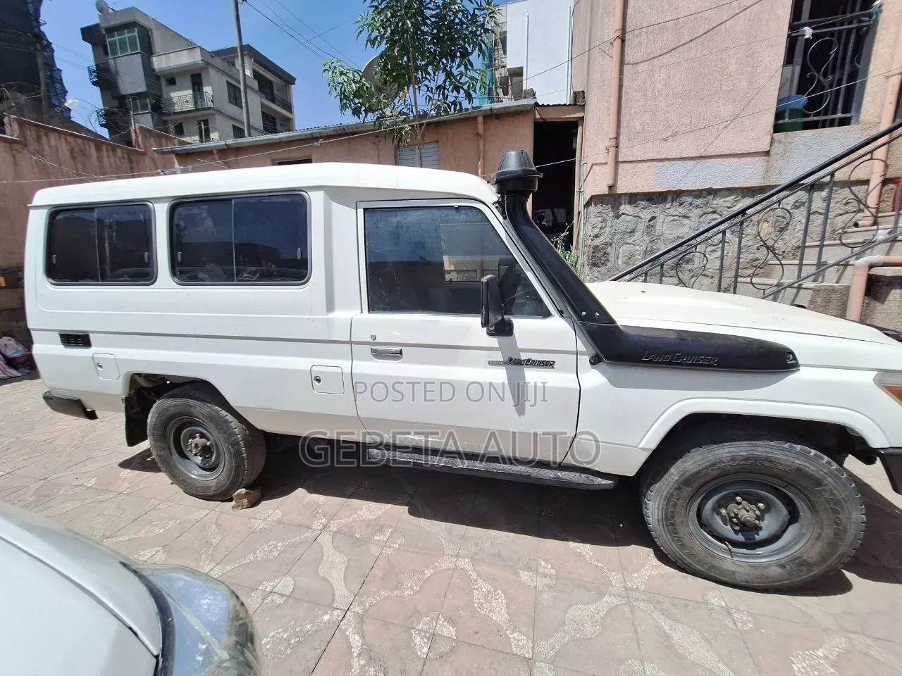 Toyota Land Cruiser 2012