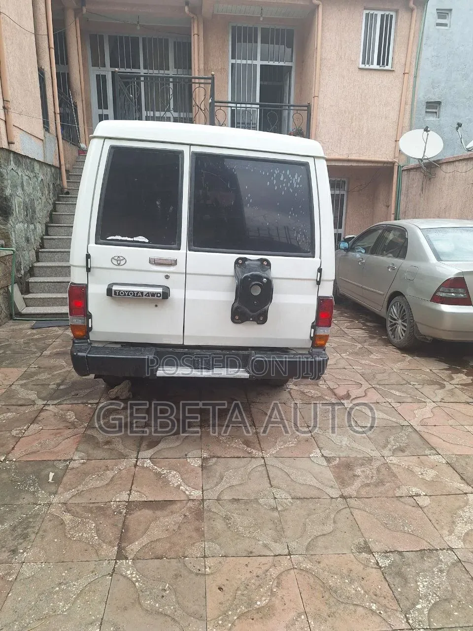 Toyota Land Cruiser 2012