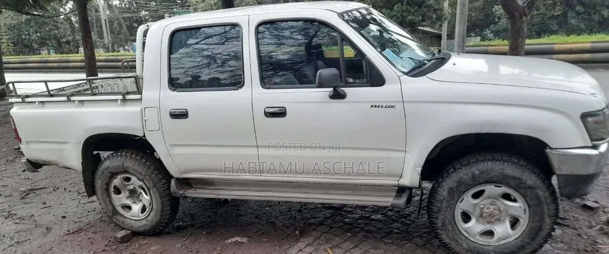 Toyota Hilux 1996 White
