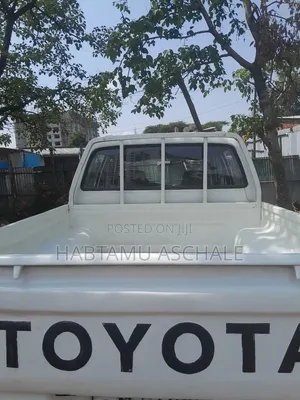 Toyota Hilux 1996 White