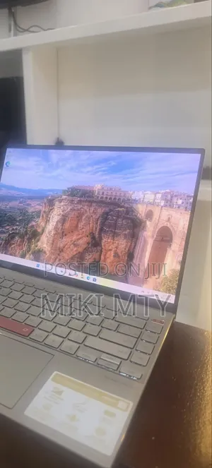 New Laptop Asus ZenBook UX510UW 16GB Intel Core i7 SSD 512GB