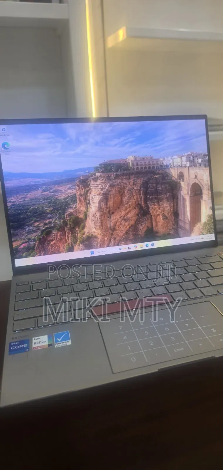 New Laptop Asus ZenBook UX510UW 16GB Intel Core i7 SSD 512GB