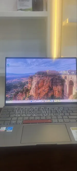 New Laptop Asus ZenBook UX510UW 16GB Intel Core i7 SSD 512GB