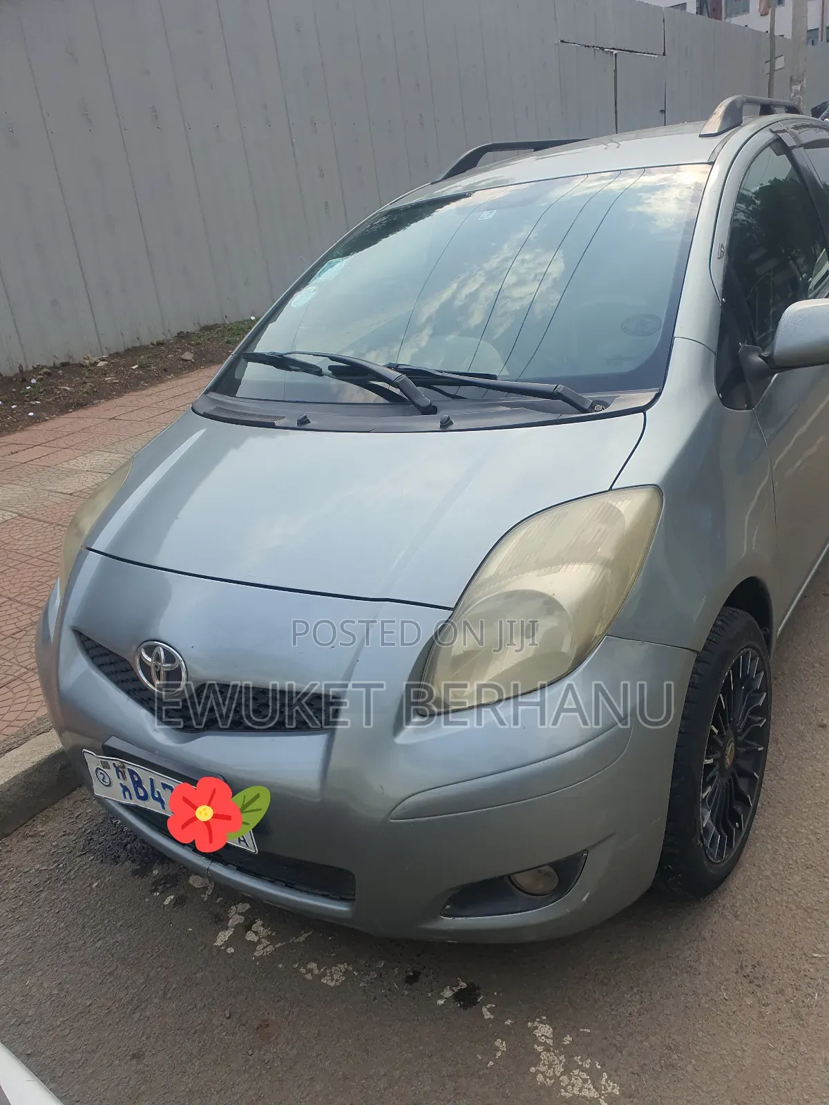 Toyota Yaris Base Hatchback 5dr 2010 Gray