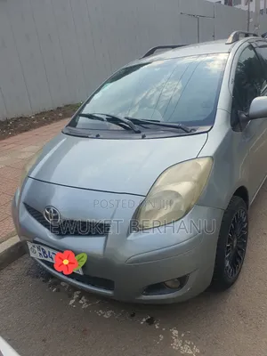 Toyota Yaris Base Hatchback 5dr 2010 Gray