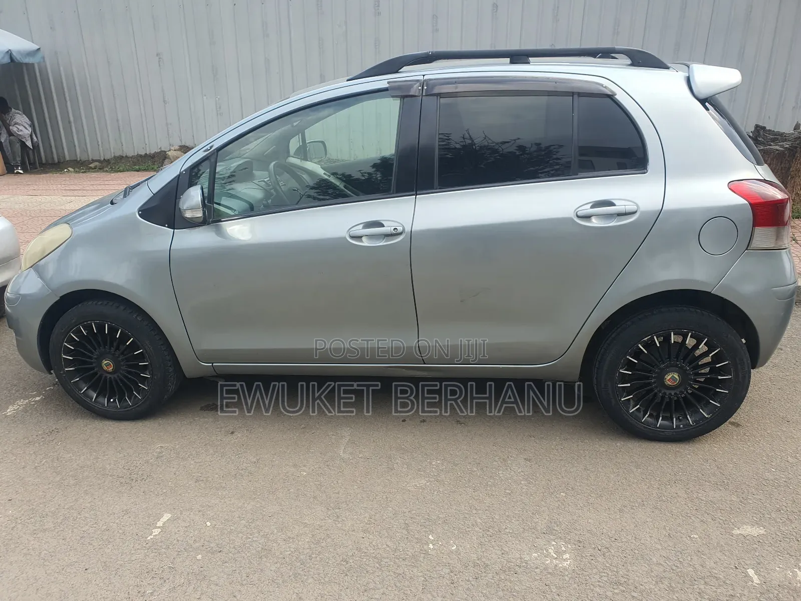 Toyota Yaris Base Hatchback 5dr 2010 Gray
