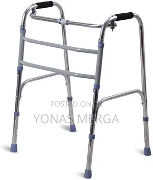 Walker弟兌walking Aid Combines a Standard Walker