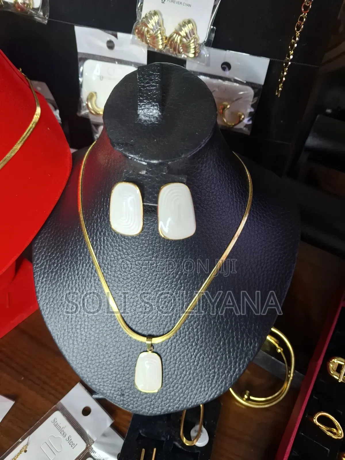 Jewelleryy