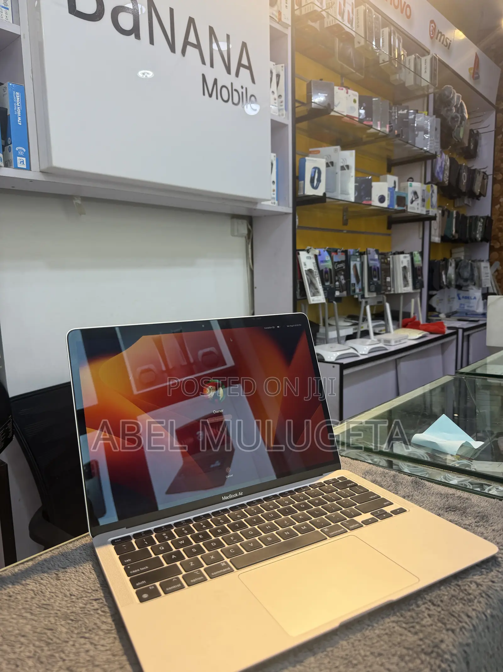 Laptop Apple MacBook Pro 2022 M2 8GB Apple M2 SSD 256GB