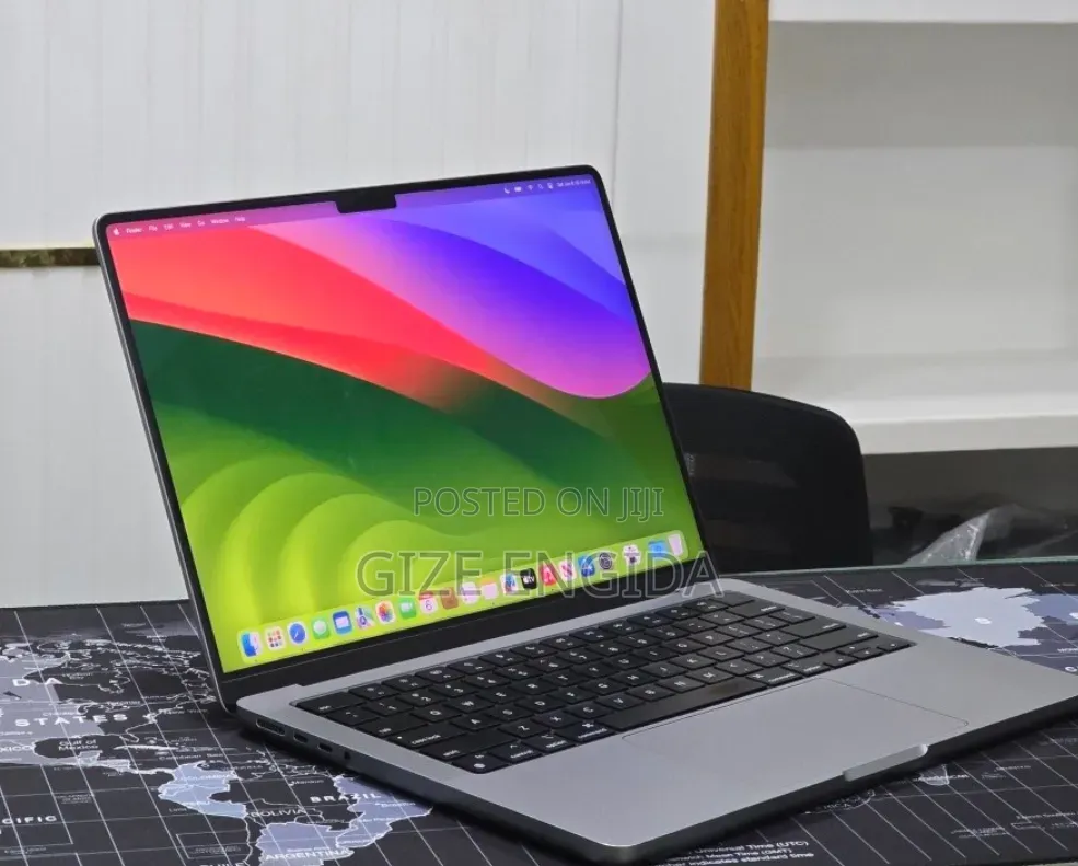 New Laptop Apple MacBook Pro 2023 M3 8GB Apple M3 SSD 512GB