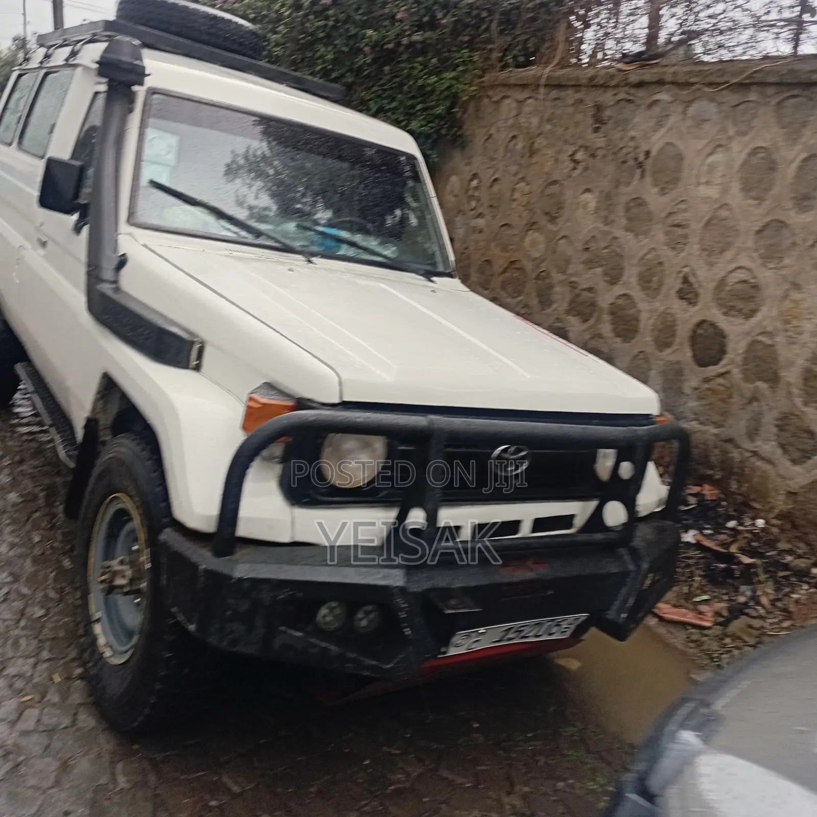 Toyota Land Cruiser 1999 White