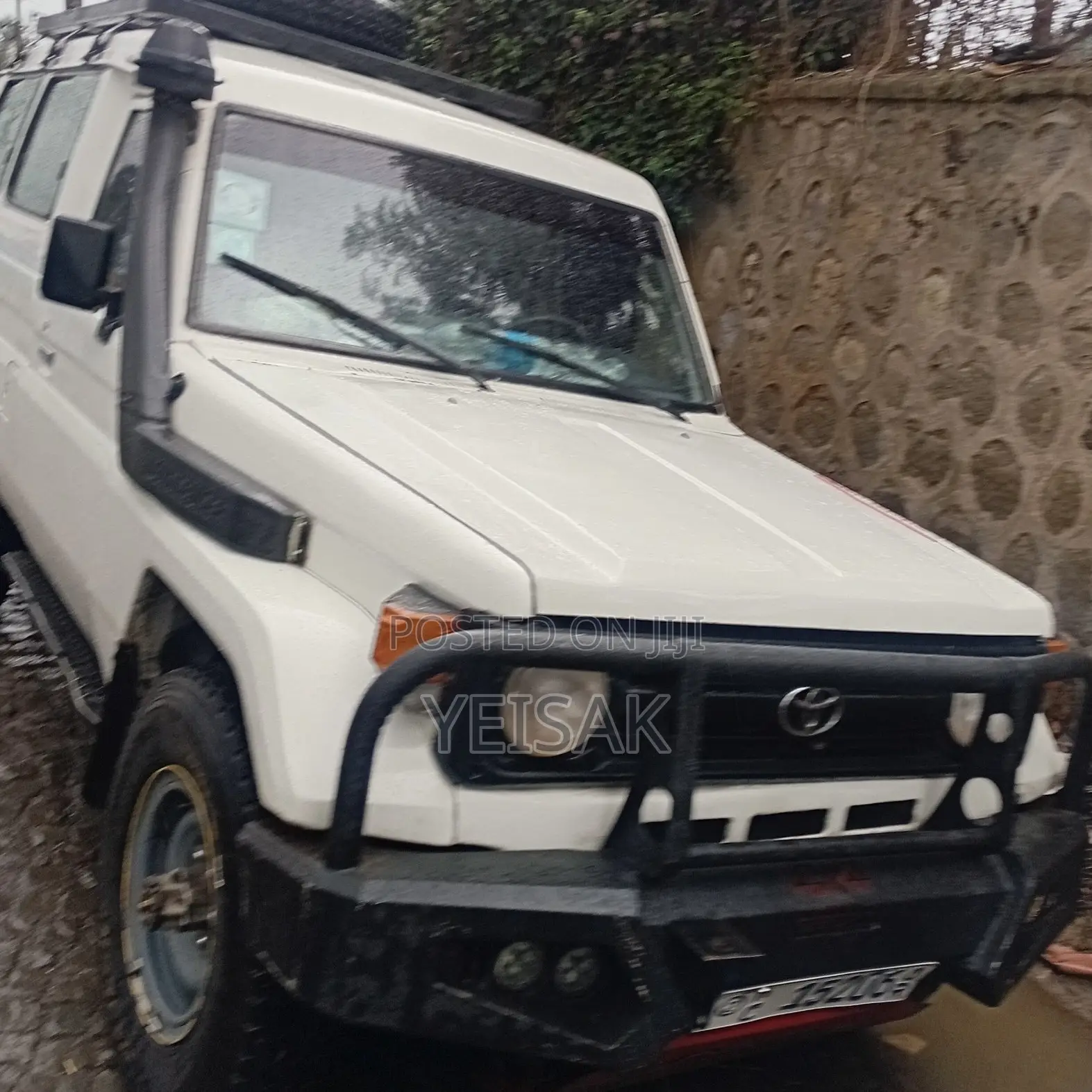 Toyota Land Cruiser 1999 White