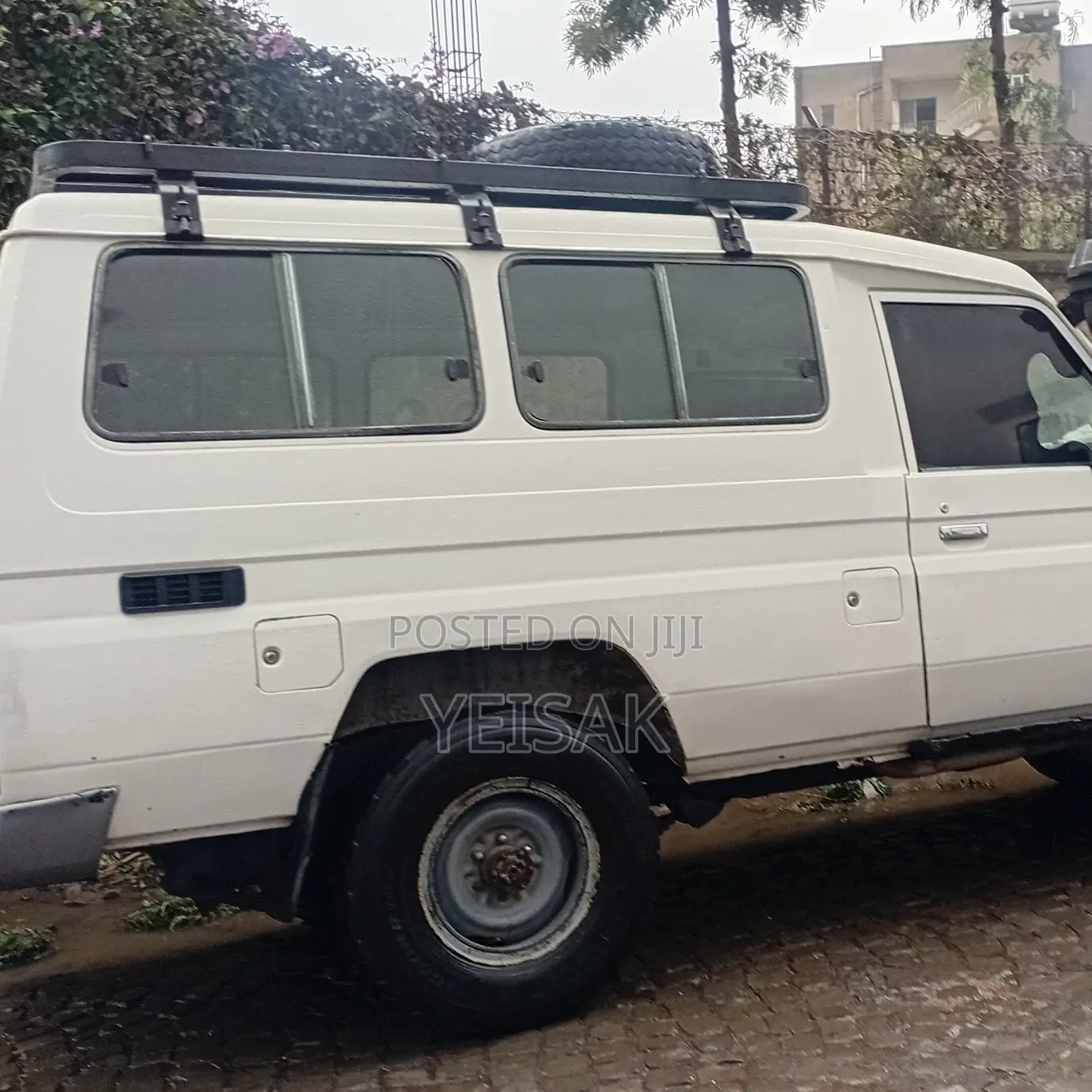 Toyota Land Cruiser 1999 White