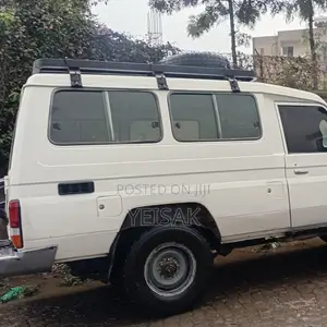 Toyota Land Cruiser 1999 White