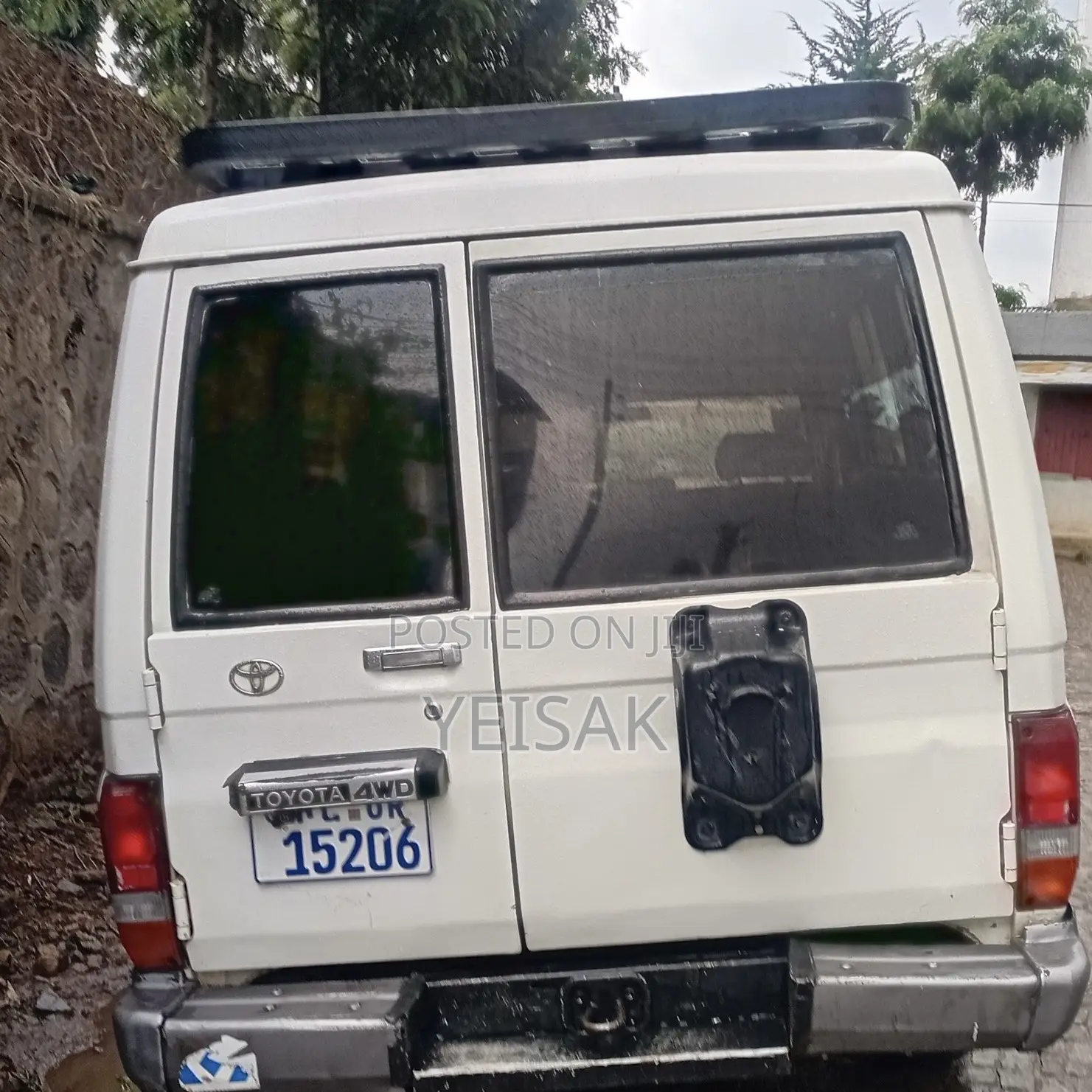 Toyota Land Cruiser 1999 White
