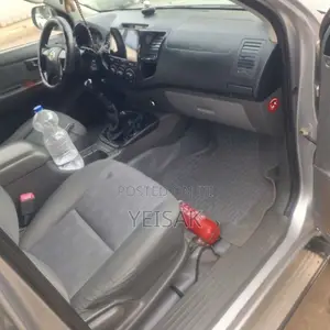 Toyota Hilux 2015 Silver